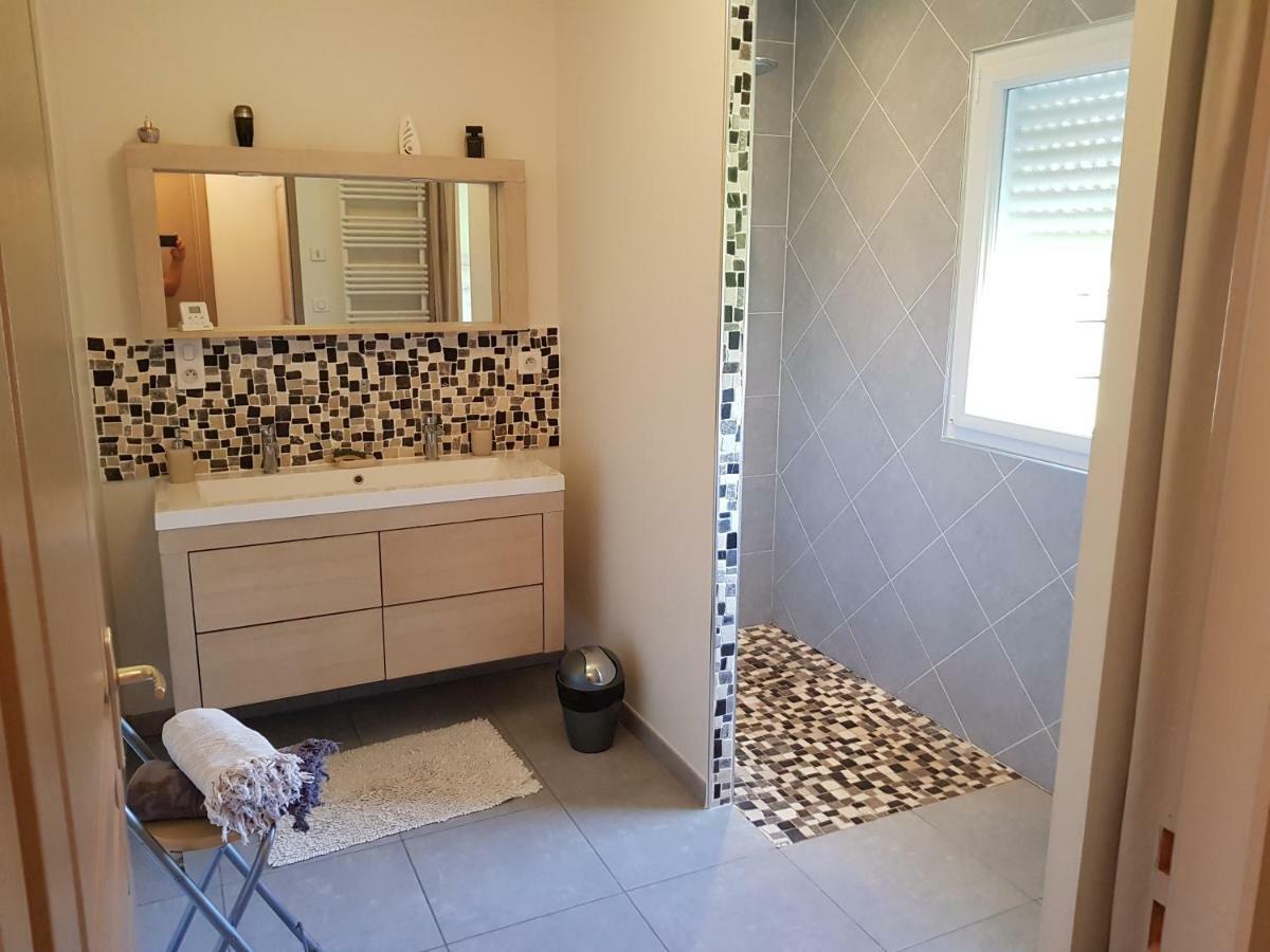 Gite Le Petit Pied-A-Terre La Chapelle-Saint-Sauveur  Bagian luar foto